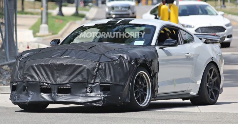 2018 Mustang GT500 spy photos 810x424