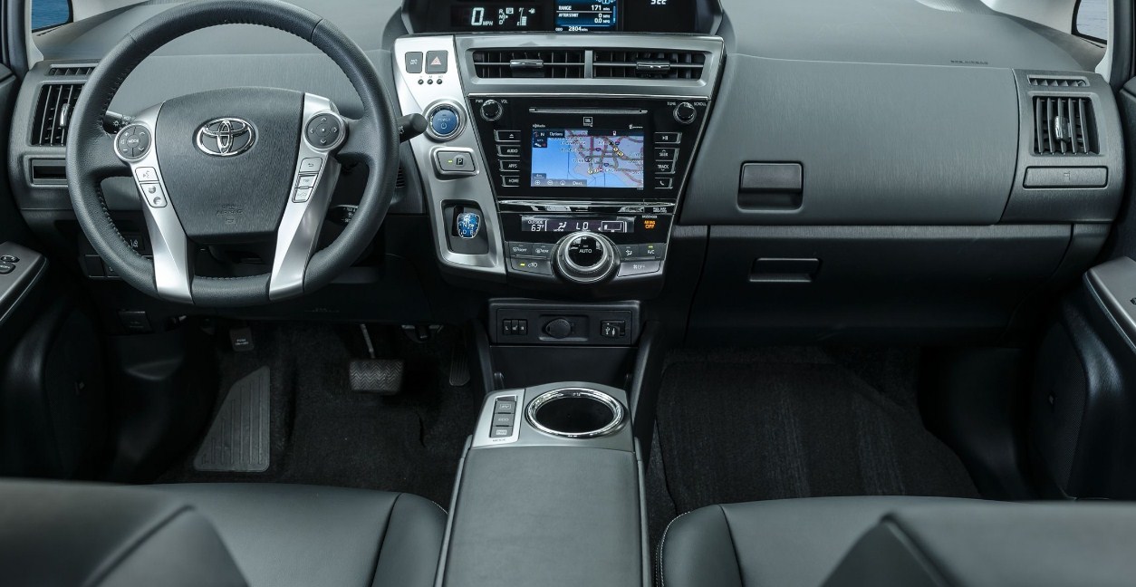 2018 Toyota Prius V interior
