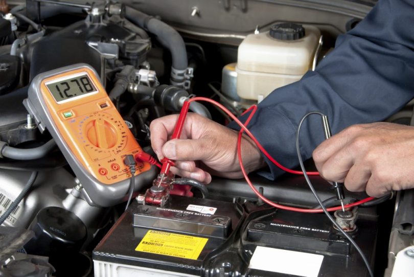 how to use a multimeter to test a car battery 1 1024x685 1 810x542
