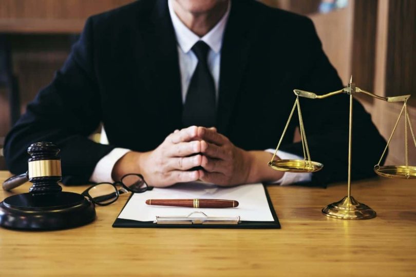 when should you hire criminal defense attorney 810x540